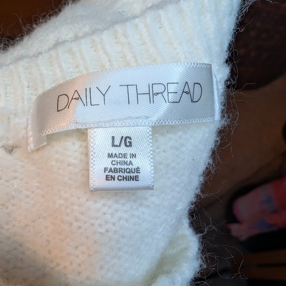 Christmas Dingle Ball White Crop Sweater SZ Large - Picture 13 of 15